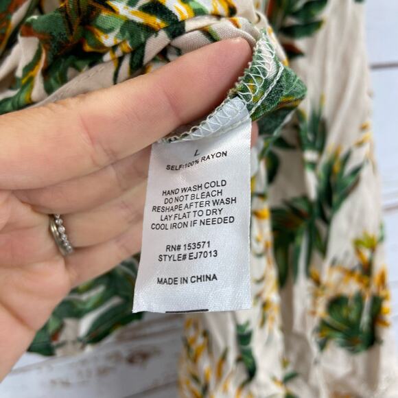 Windsor L Tropical Floral Palm Tree Tie Up Front Long Flare Sleeve Crop Top - Picture 7 of 7